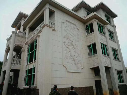 那么仿石漆與瓷磚、干掛石材對(duì)比有哪些優(yōu)點(diǎn)和缺點(diǎn)呢？